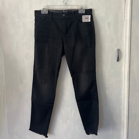 Joe's Jeans Denim - NWT Joe ‘s Jeans “the blondie” black cropped frayed hem size 28